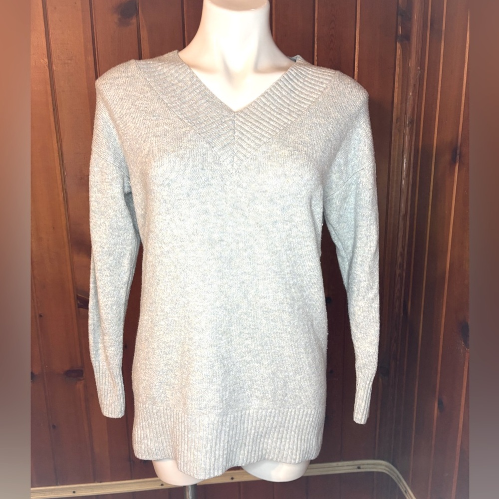 LOFT Women's S Light Gray V-Neck Sweater - Picture 2 of 4